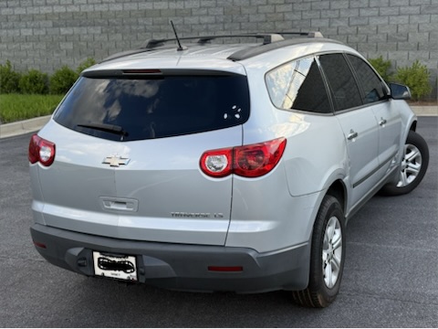 2011 Chevrolet Traverse LS - Photo 12