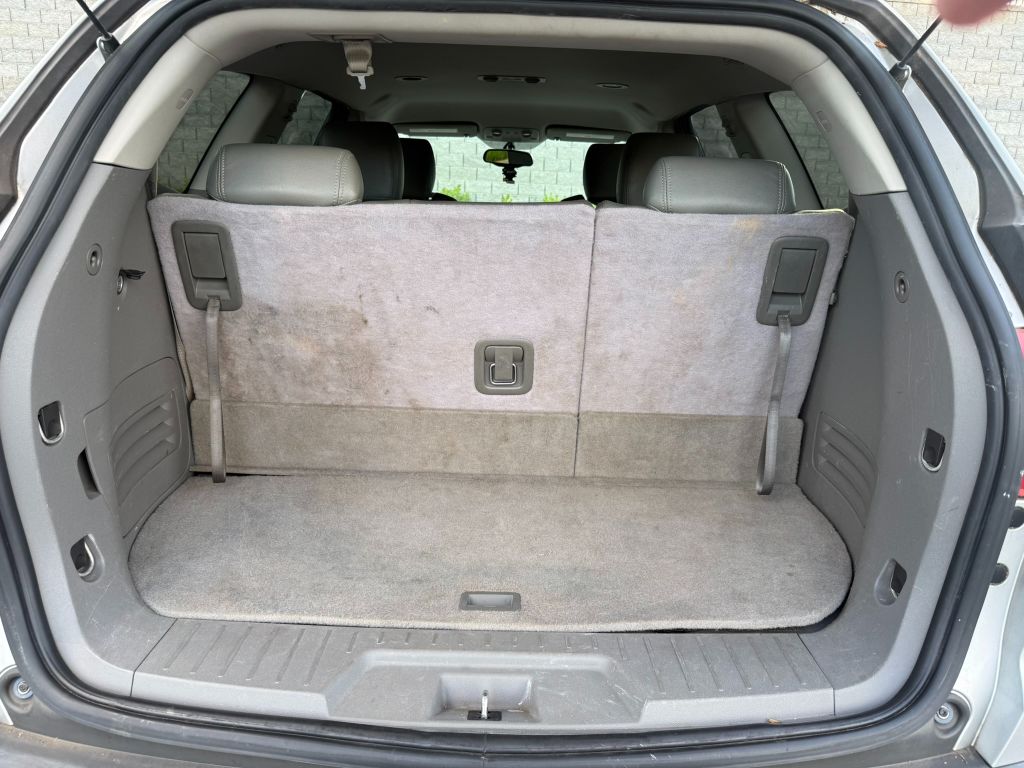 2011 Chevrolet Traverse LS - Photo 13