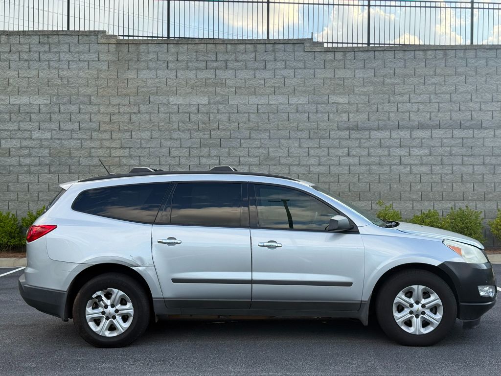 2011 Chevrolet Traverse LS - Photo 6