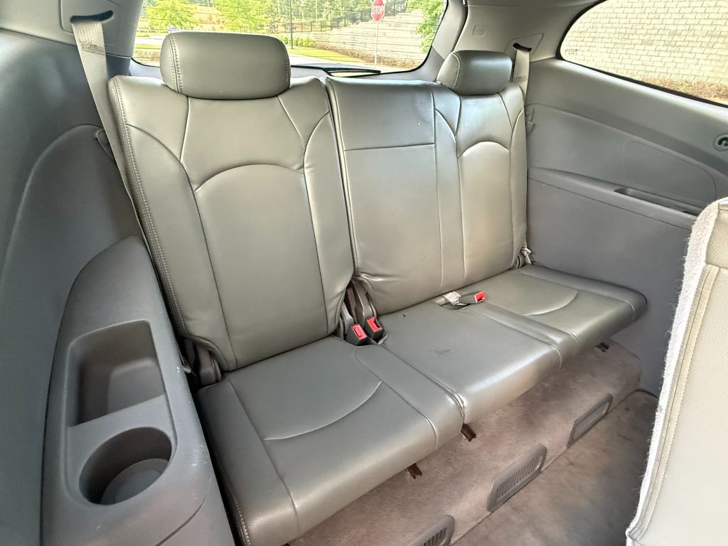 2011 Chevrolet Traverse LS - Photo 23
